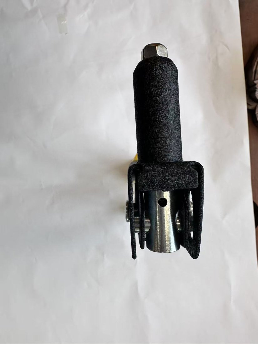 Rivet nut tool with mandrels and nosepieces laid out